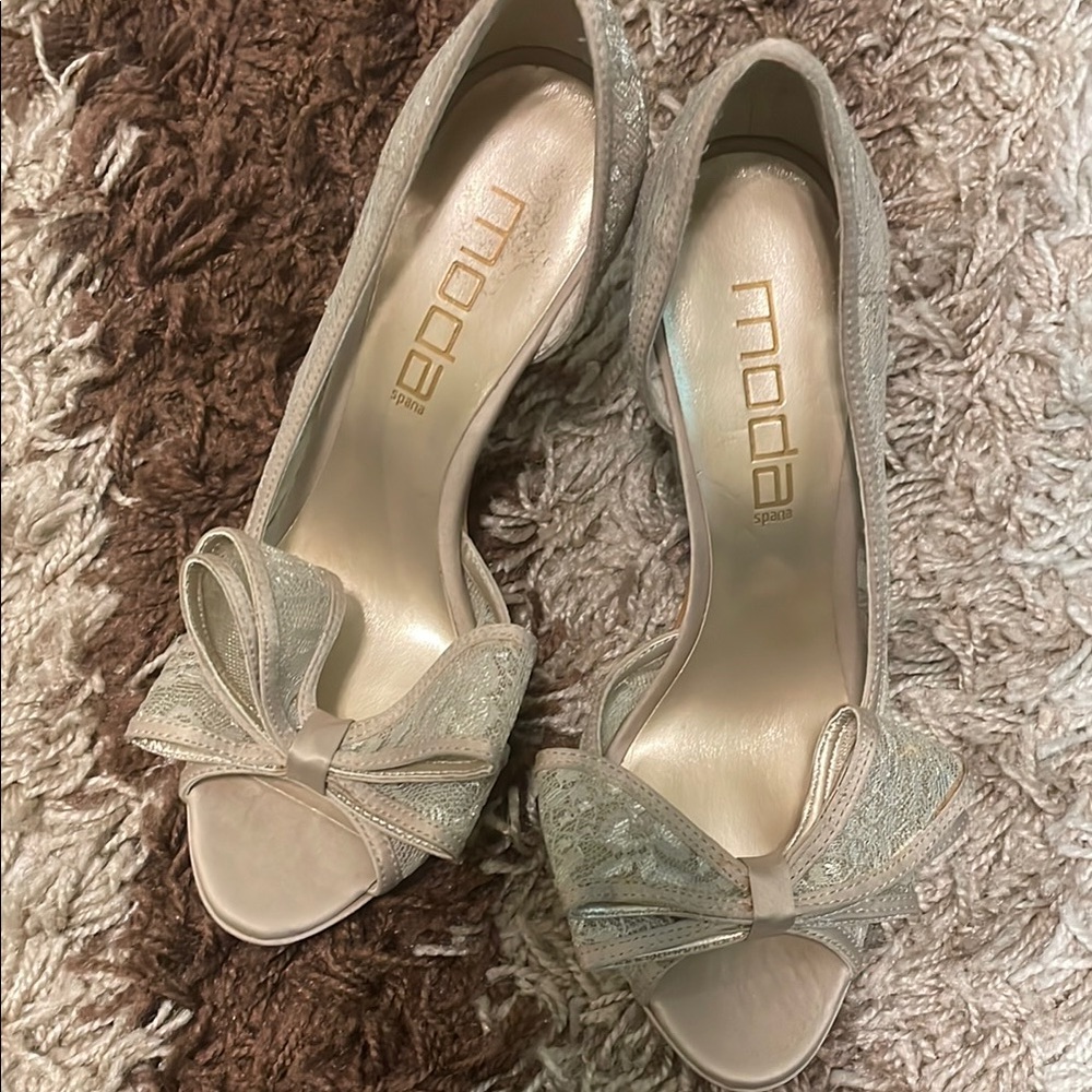 Moda Women's Elegant Cream Bow Heels